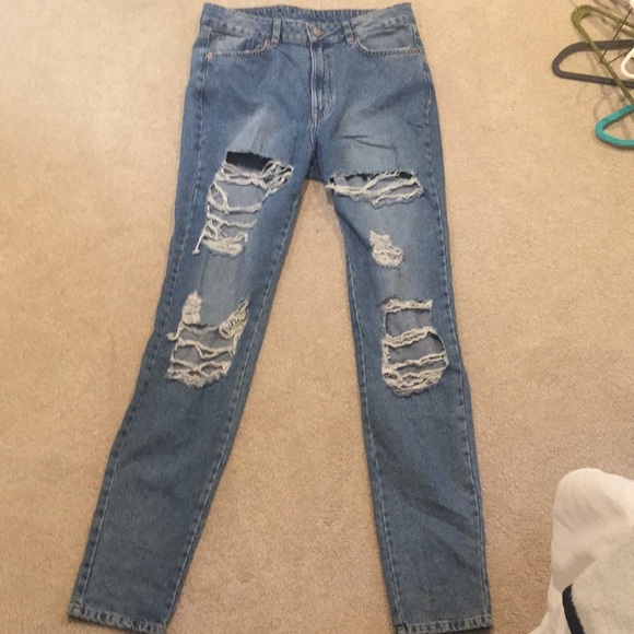 urban outfitters ripped mom jeans (fits size 6&8) - Picture 2 of 2